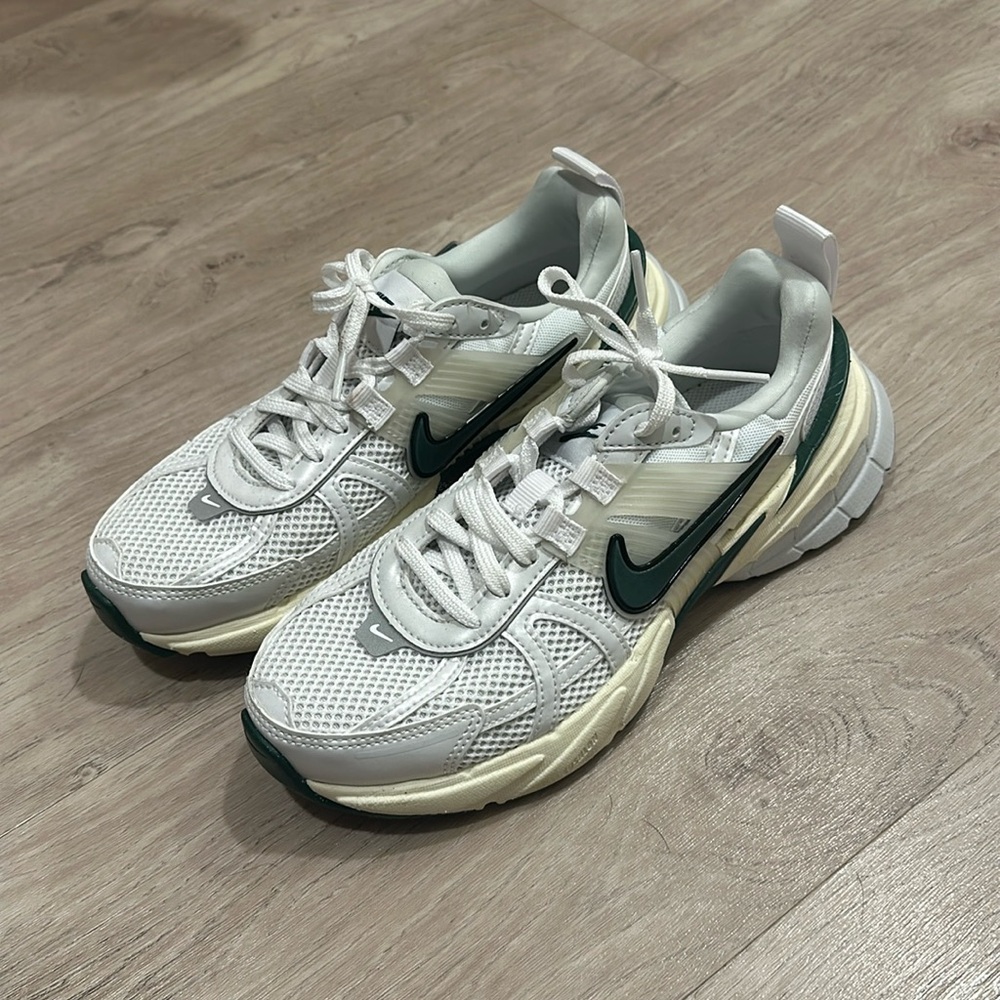 Nike v2k run